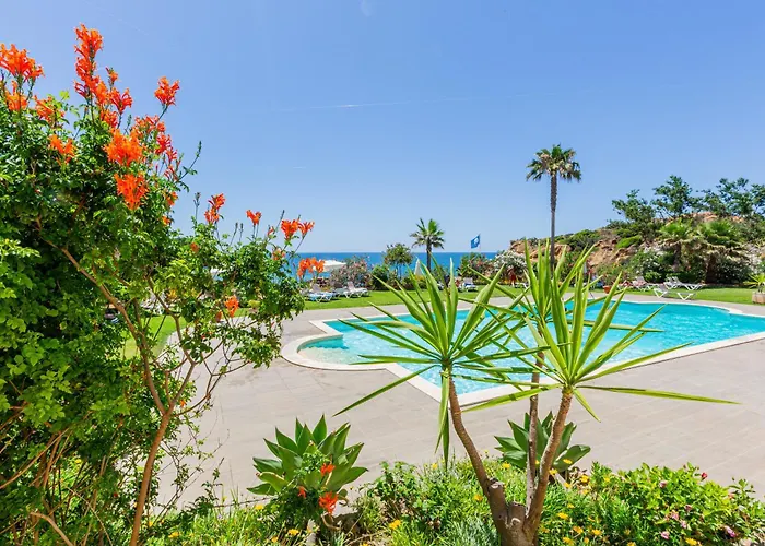 Beachfront Dos Aveiros *